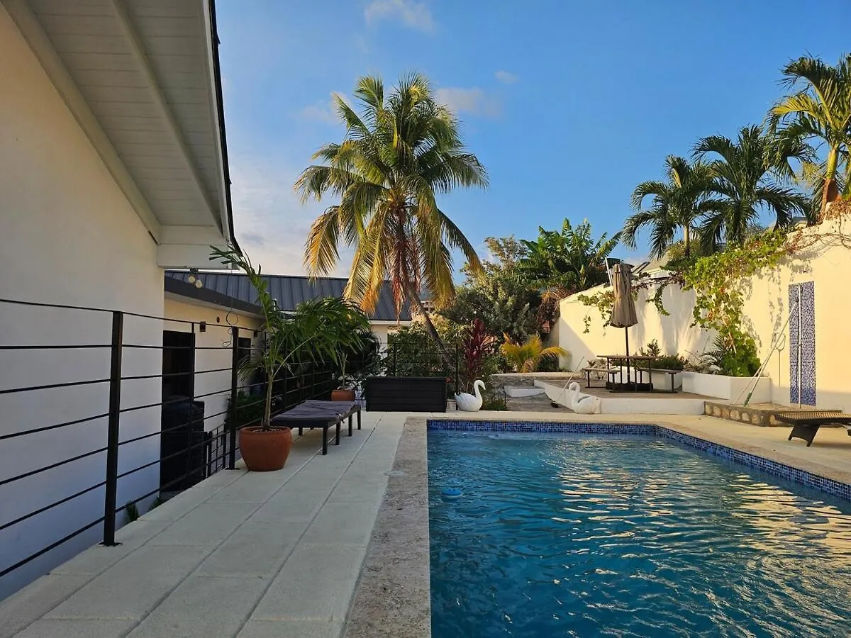 Beverly Oasis Kingston 0*,  Jamaica
